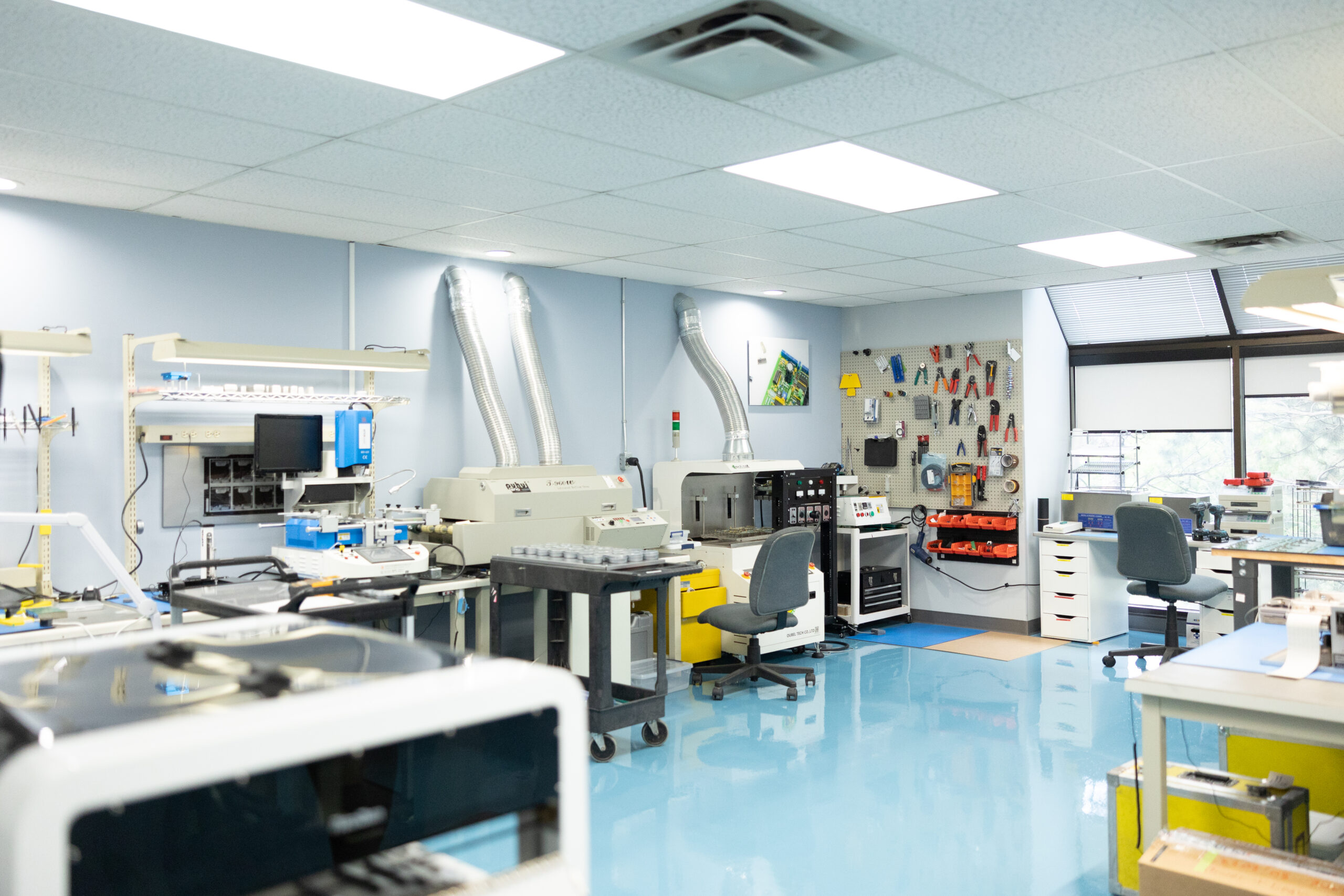 A interior view of the reverse engineering lab at ENA